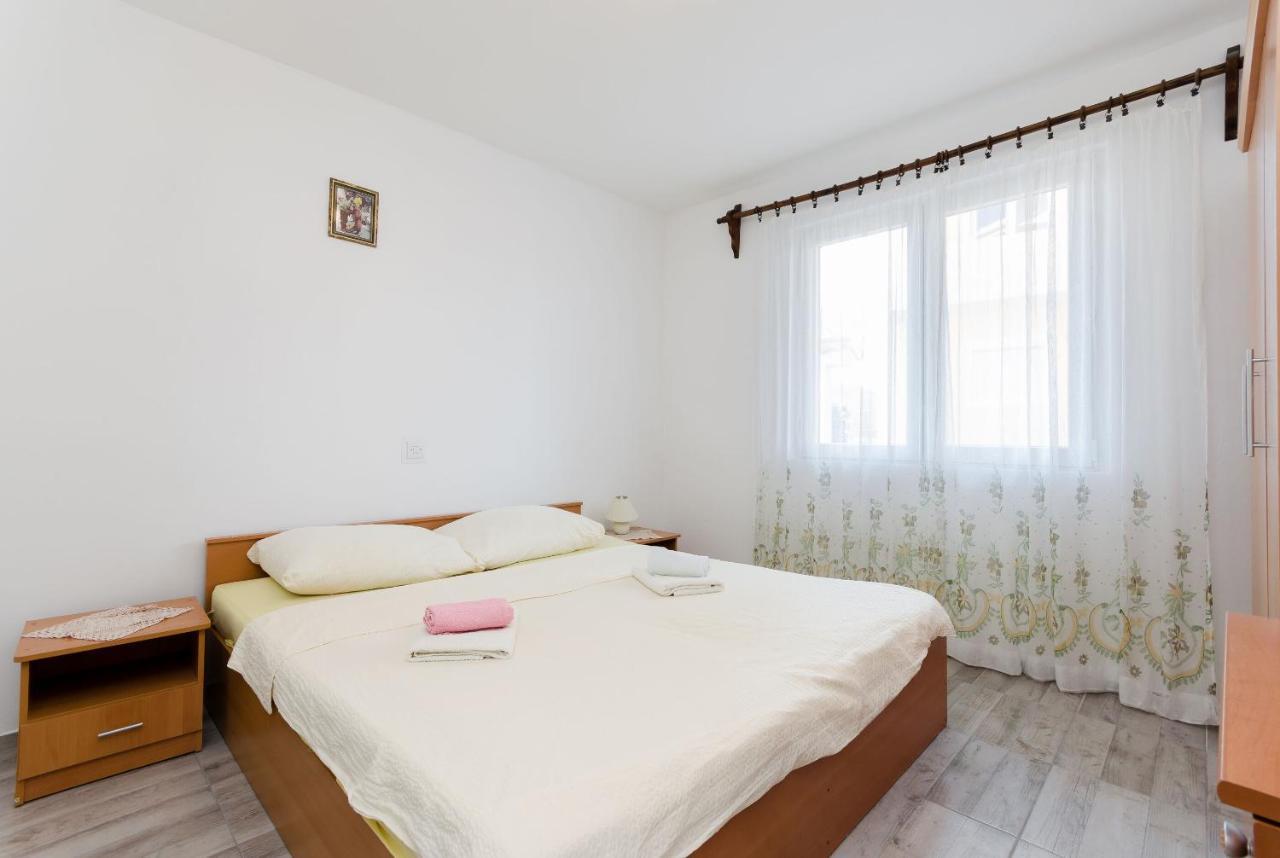 Danica Apartment *